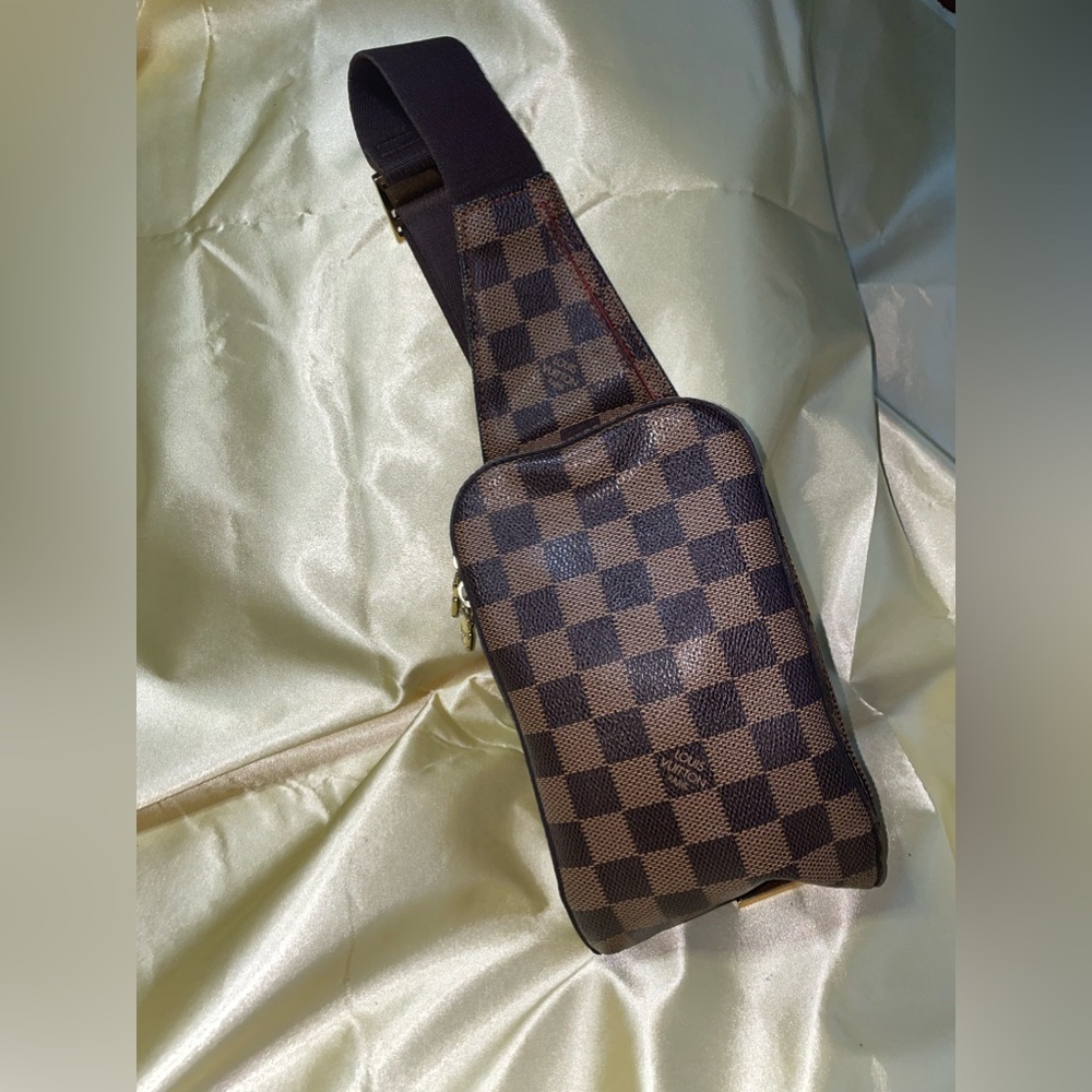 ✨ Louis Vuitton ✨ Damier Ebene Geronimos ✨ Slingbag✨Beltbag✨Verified Authentic✨ - Picture 2 of 13